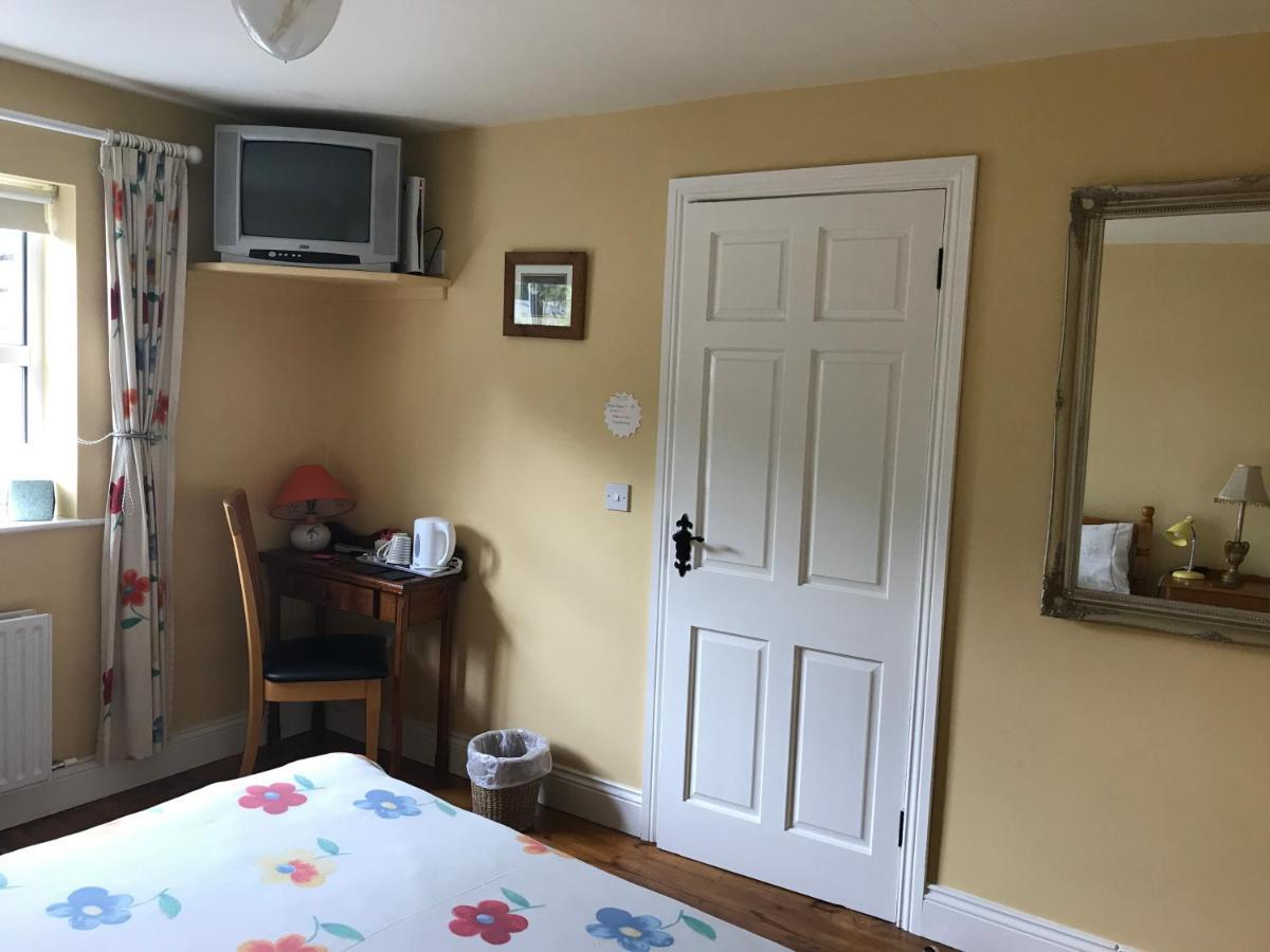Teac Seain Bar & Bnb Annascaul Екстер'єр фото